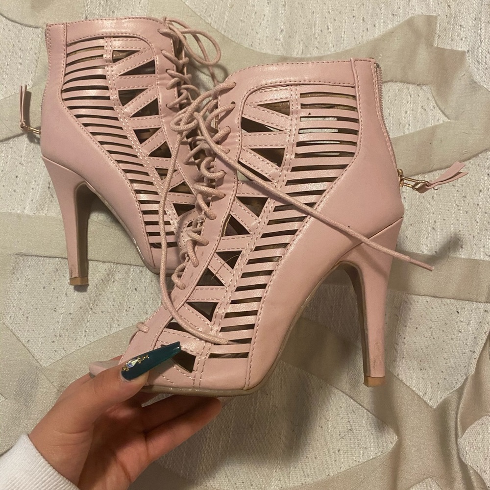 Super comfy pink heel boot